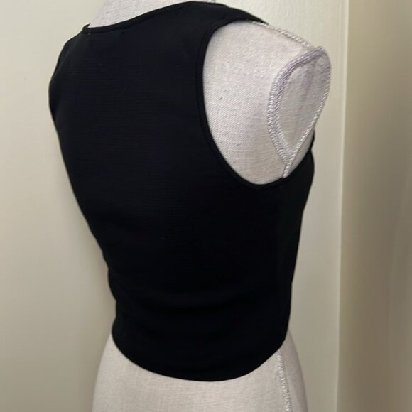 Boutique Black Sleeveless Crop Top - Picture 8 of 9